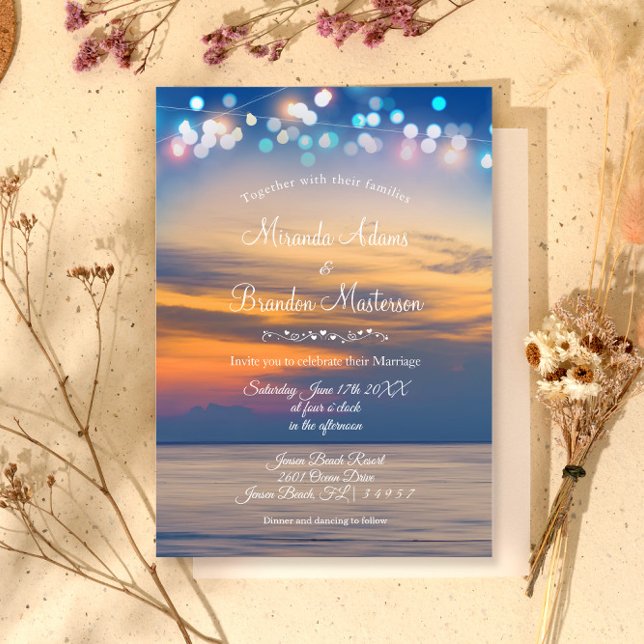 Modern sommarsolnedgång String Ljus Beach Wedding Inbjudningar (Skapare uppladdad)