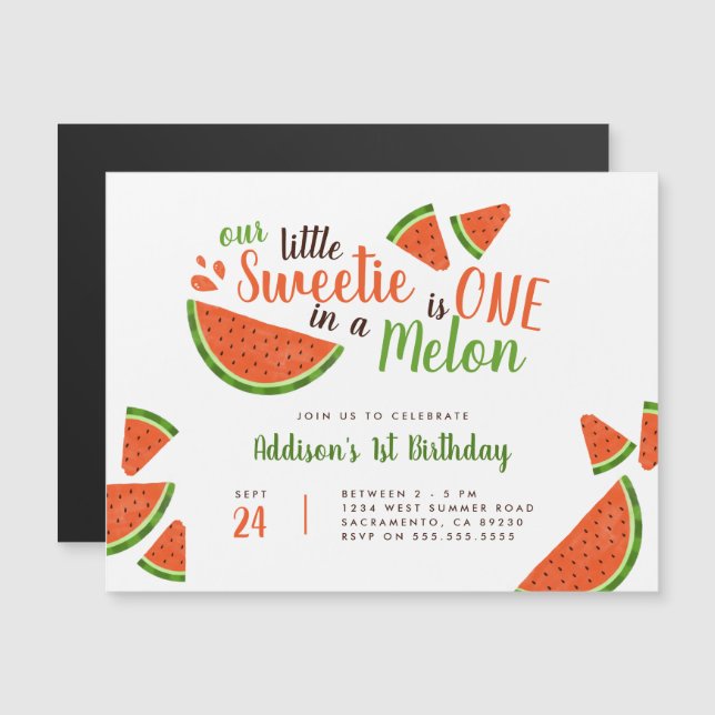 Modern sommarvattenmelon en i Melon Birthday Magnetisk Inbjudningskort (Fram/baksida)