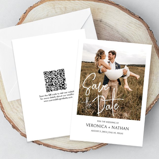 Modern Spara datumfoto QR-kod Bröllop Inbjudningar (The QR code makes it easy for guests to visit your website for more details about your wedding.)