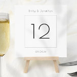 Modern Square Photo Bröllop Bordsnummer Card<br><div class="desc">Modern Square Photo Bröllop Bordsnummer Card. Tillgänglig digitalt och utskriven. Contemporary stil med denna enkla och elegant design. Anpassa ord efter behov och lägg till varje nummer i kundvagnen separat. Samma design finns på båda sidor och ord uppdateras samtidigt när du gör ändringarna.</div>