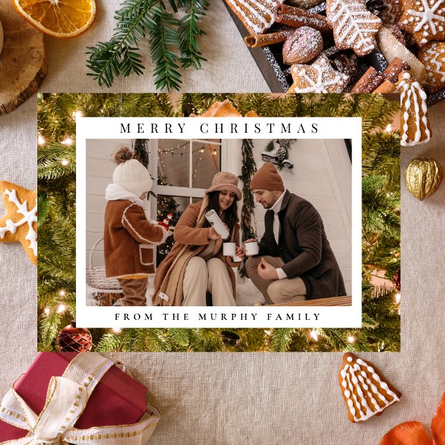 Modern städad julgrönska med tall och familj julkort (Skapare uppladdad)