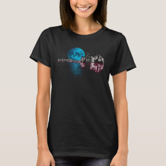 Modern stadsreflektion över Guitar Måne Natural ON T Shirt