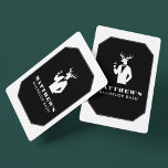 Modern Stag Party Black Cocktails Bachelor Party Casinokort<br><div class="desc">Öka insatserna i stil med de här Modern Stag Party Black Cocktails-pokerkorten för bachelor Party poker-kort. Med en fet svart bakgrund och en slimmad ikon-stil-illustration av en tagg i en tuxedo-apparat med en cocktail, ger denna design en roligt men sofistikerad vibe till vilken som helst firande. Perfekt för kasinon nätter,...</div>