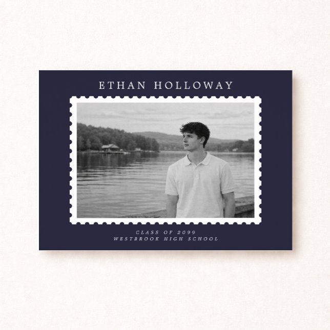 Modern Stamp Style Photo Graduation Announcement Inbjudningar (Skapare uppladdad)