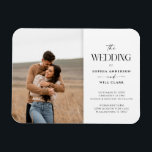 Modern Stollig bröllopsinbjudan med foto Magnet<br><div class="desc">Inbjudan dina vänner och din familj till bröllop med den här svarta och vita,  moderna bröllopsmagneten för stollig. Redigera enkelt med dina favoritfoton och förlovningens händelseinformation.</div>