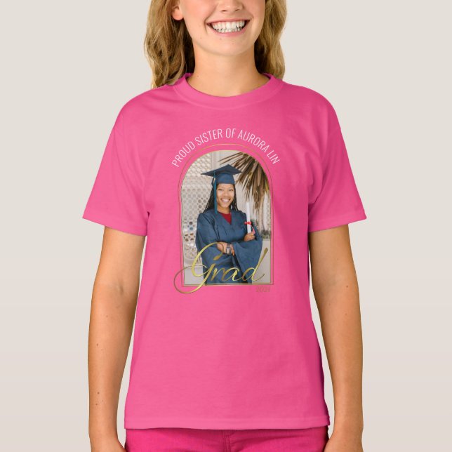 Modern Stolt syster till examen Anpassad foto Boho T Shirt (Framsida)