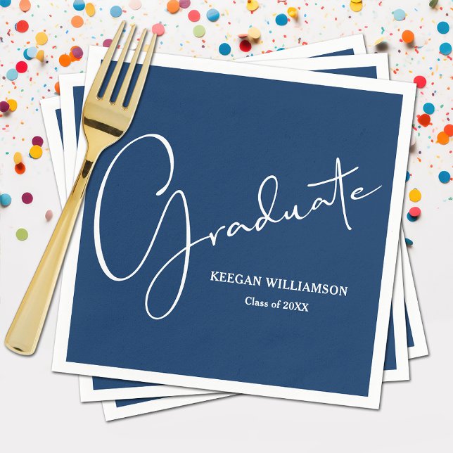 Modern Studenten Blue Pappersservett (Modern white script on blue   graduation party napkins, paper plates in our store)