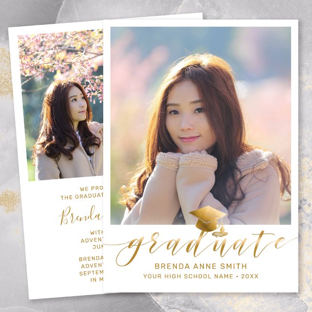Modern Studenten Photo Guld-skriptsockel på vitt Meddelande (Modern Two Photo Gold Script on White Graduation Announcement)