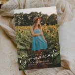 Modern Studentkort för enkel skriptfoto<br><div class="desc">Den här moderna reklamkampanjen för fotot med snyggt i elegant studenten innehåller ett manusöverlägg i student och anpassade namn,  skola och foto på framsidan. Baksidan ger gratulerar information och information om händelser med ytterligare 2 foton. Ett underbart sätt att visa student.</div>