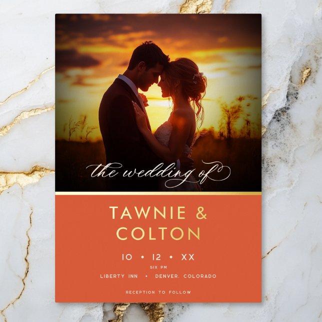 Modern Sunset Orange Script Photo Bröllop Inbjudningar (Modern Sunset Orange Script Photo Wedding Invitation)