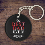 Modern svart, bästa Pappa någonsin-typografi<br><div class="desc">Modern Black the Best Pappa någonsin Typography Far's Day keychain. Anpassa med namnen. Underbar gåva till ett pappa eller en morfar till Far dag eller födelsedag.</div>