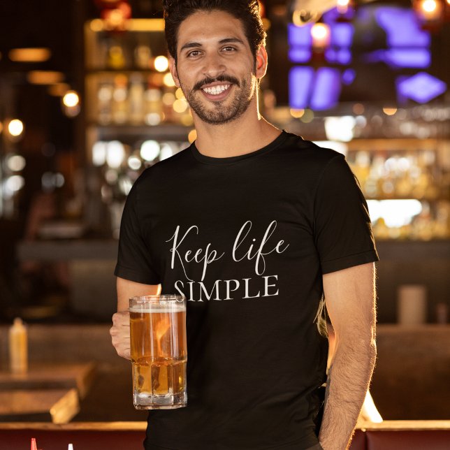 Modern svart Behålla - liktydig citat T Shirt (Skapare uppladdad)