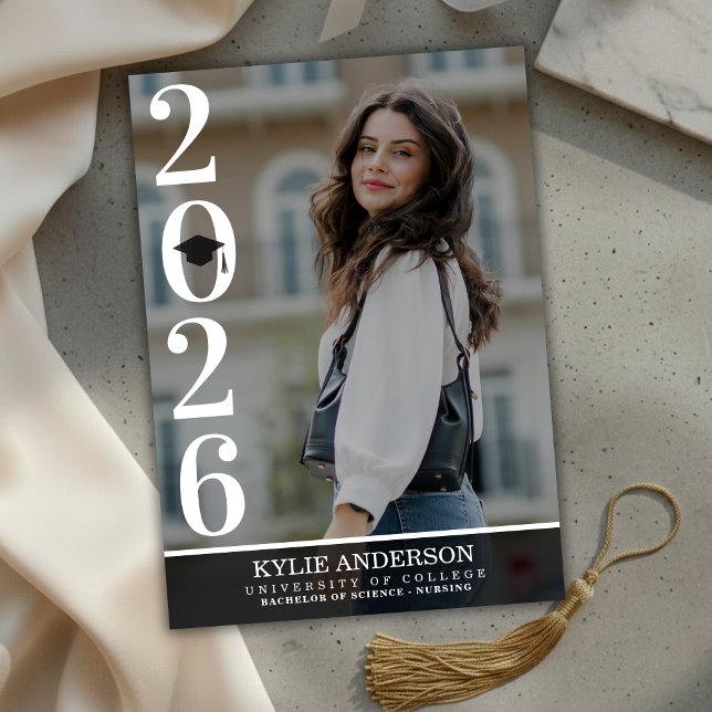 Modern svart examensmössa senior foto inbjudningar (Modern Black Graduation Cap Senior Photo Invitation)