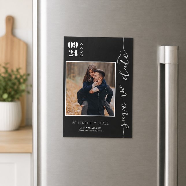 Modern svart fotobesparing av datum (Modern black photo save the date featuring elegant handwritten script.)