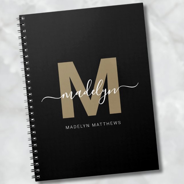 Modern svart guld skript namn initial monogram anteckningsbok (Modern Black Gold Script Name Initial Monogram notebook)
