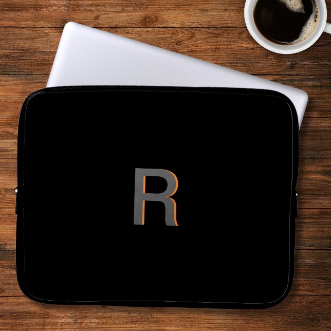 Modern svart Monogram | Anpassningsbar Inledande Laptop Fodral (Modern Black Typography Laptop Case, in Classic Minimal Design. Great Gift for him.)