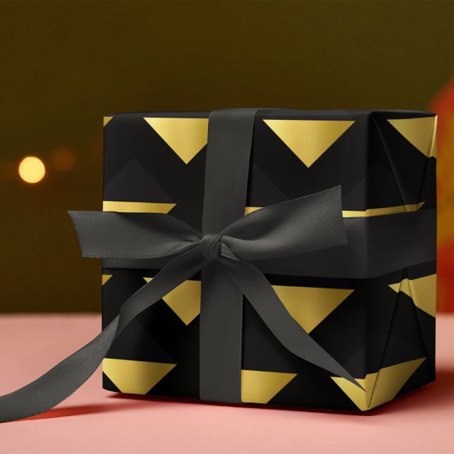 Modern svart och Guld-triangeln Geometric Mönster Presentpapper (Skapare uppladdad)