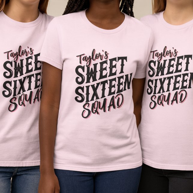 Modern svart och Rosa text på sweet sixteen T Shirt (ink sweet sixteen squad t-shirts with bold black and pink lettering for birthday party group.)
