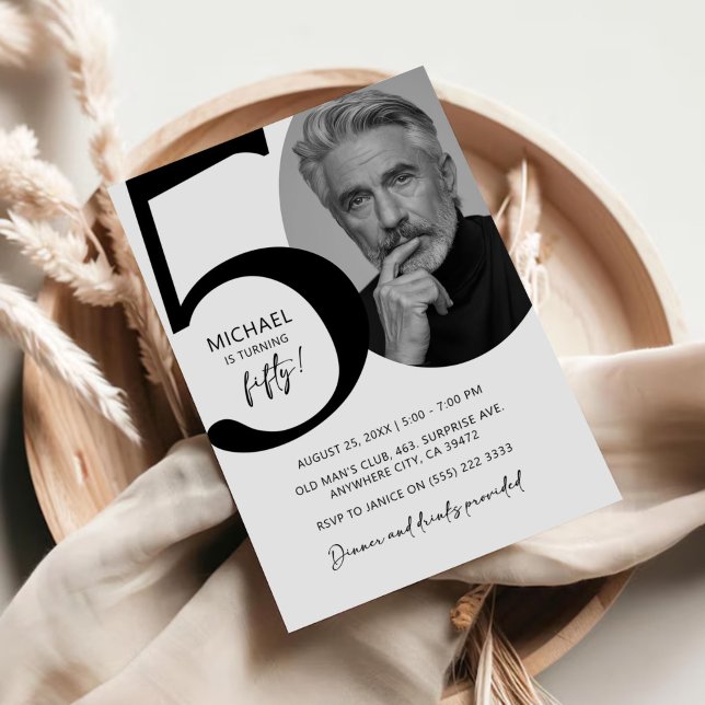 Modern svart och vit 50:e fotoFödelsedagsfest Inbjudningar (Skapare uppladdad)