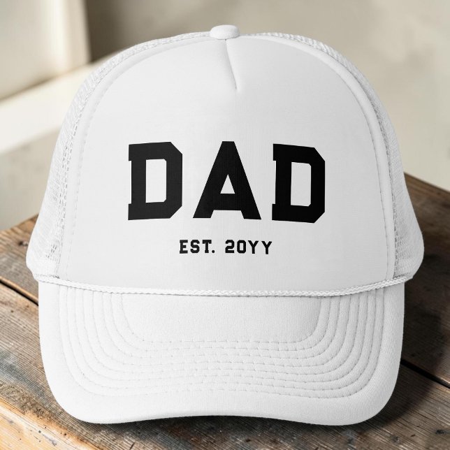 Modern Svart och Vit Enkel Typografi Pappa Est Keps (Modern Black and White Simple Typography Dad Est Trucker Hat)