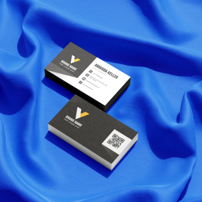 Modern svart och vitt visitkort (Skapare uppladdad)