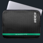 Modern svart Personlig Laptop Fodral<br><div class="desc">Skydda din bärbara dator i stil med den här moderna sleeven för svart personlig. Lägg till ditt namn eller meddelande i sekunder för ett slimmat anpassningsbar. Varaktig,  lätt och snabb perfekt för arbete,  skola eller resor.</div>
