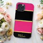 Modern svart, rosa mönster med namn<br><div class="desc">Lägg till telefonen med ett snyggt hölje med samtida svarta och rosa remsor. Eleganta guldlinjer delar färgerna och förbättrar designens sofistikering. Anpassa den med ditt namn,  monogram eller valfri text. Alternativt kan du välja ett slimmat utseende genom att ta bort provnamnet.</div>