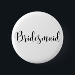 Modern svart skripttypografi (30) i Bridesmaid 2 Knapp<br><div class="desc">ord"Bridesmaid" återges i svart med ett fantastiskt, modernt skriptteckensnitt från min samling. Bildfilen är olåst så att du kan minska storleka och lägga till text för brudens namn, om du vill. Du kan justera och redigera knappen så mycket du vill! Här har du sett svart på vitt, men ändra bakgrunden...</div>