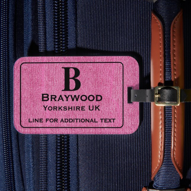 Modern svart text på rosa denimtryck bagagebricka (Framsida Insitu 4)