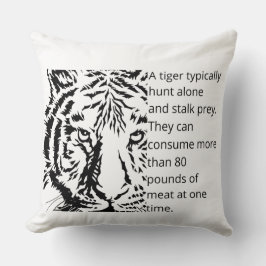 Modern svart tiger formgivningstextbaserad vit sva kudde