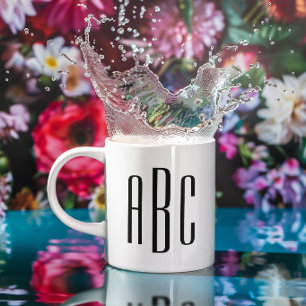 Modern svart tre bokstäver monogram kaffemugg