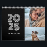 Modern svart typografi 3-fotofamilj kalender<br><div class="desc">Modern Black Bold Typography 3 Photo Family Calendar med plats för dina favoritfoton i familjen ställe,  3 fotorutnätslayout inuti. Bakgrunden till färg kan ändras i verktyg om du vill.</div>
