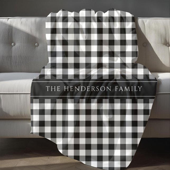 Modern svart-vit-belagd familj Namn Fleecefilt (Modern Black And White Plaid Family Name Fleece Blanket)