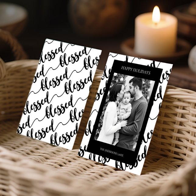 Modern svart-vit ”Blessed” skriptfoto Julkort (Modern Black & White “Blessed” Script Photo Holiday Card)