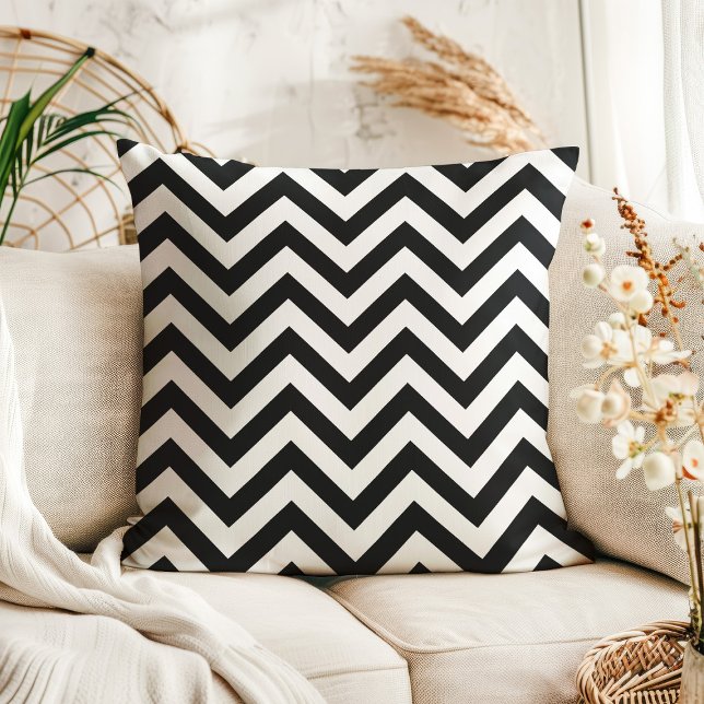 Modern svart-vit chevron-sicksack kudde (Skapare uppladdad)