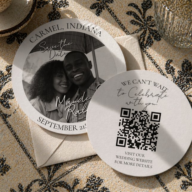 Modern svart-vit cirkel fotografera Spara datum Datumet (Modern Black and White Circle Photo Save the Date)