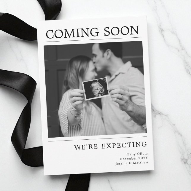 Modern svart-vit fotobebis graviditetsupptäckt meddelande (Modern Black and White Photo Baby Pregnancy Reveal Announcement)