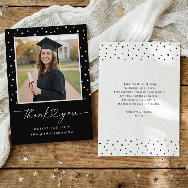 Modern svart-vit handskriven examen tack kort (Modern graduation thank you card featuring photo, script text and simple design)