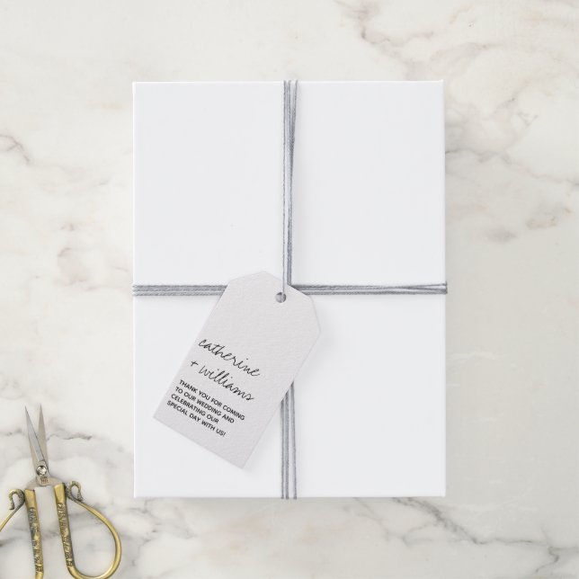 Modern svart-vit minimalistisk bröllopskriftstil presentetikett (Med Snöre)