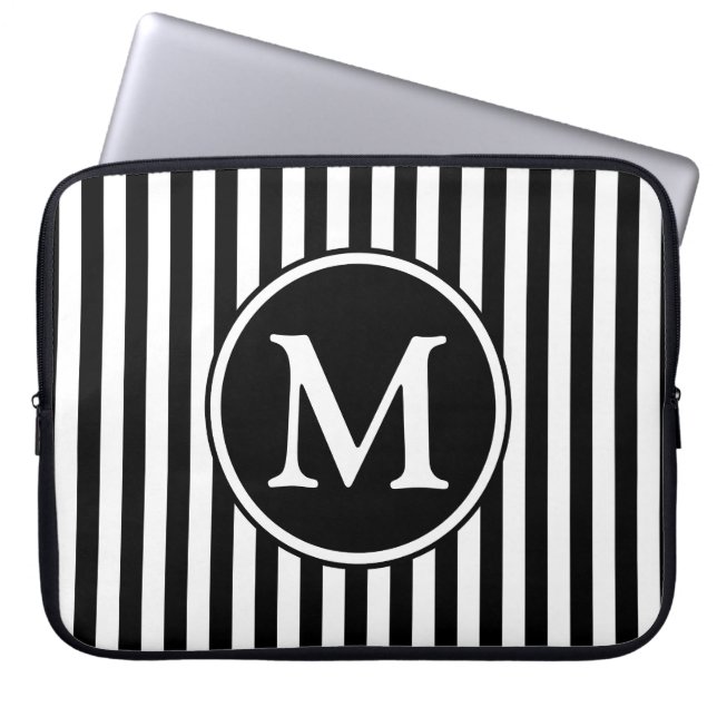 Modern svart-vit monogram laptop sleeve (Framsidan)