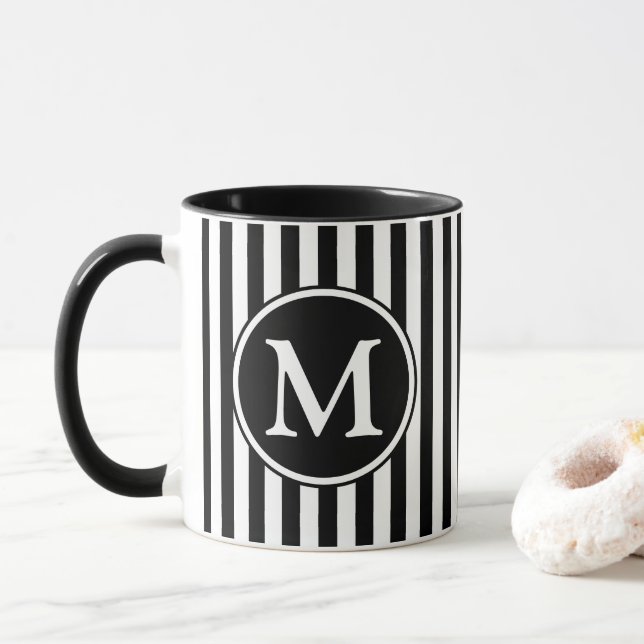 Modern svart-vit randig monogram mugg (Med munk)