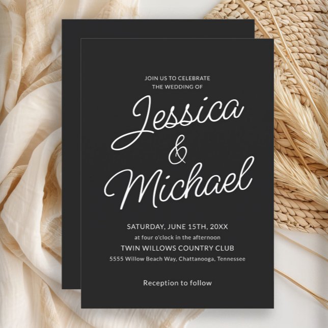 Modern svart-vit script bröllop  inbjudningar (Black and white wedding invitation)