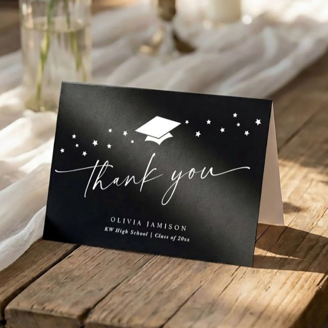 Modern svart-vit vikt examenshälsning tack kort (Black and white graduation thank you folded card with script and star accents)