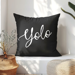 Modern svart-vit YOLO-typografi Kudde