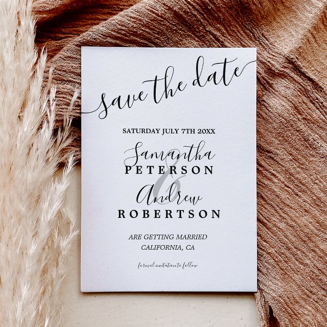 Modern svartvit avslappnad-typografi sparar datume meddelande vykort (Modern black white casual typography save the date announcement postcard)