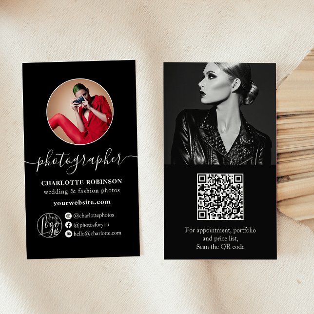 Modern svartvit foto med fyrkantig logotyp visitkort (Modern white black photo qr code logo photographer business card)