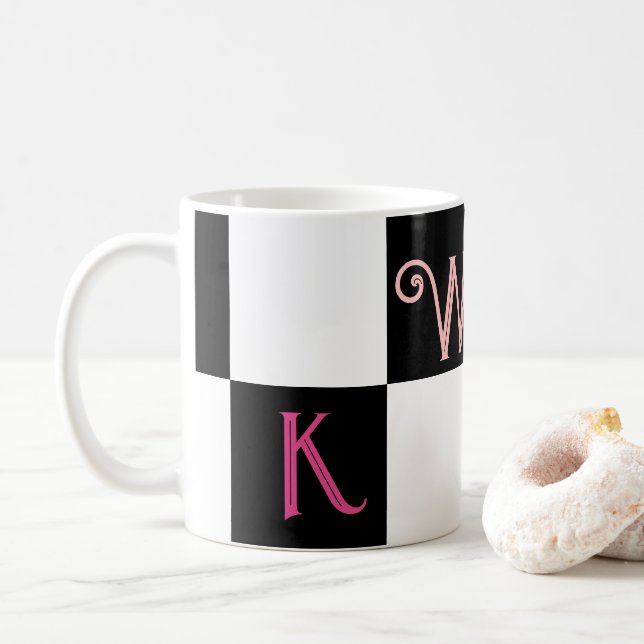 Modern svartvit monogram kaffemugg (Med munk)