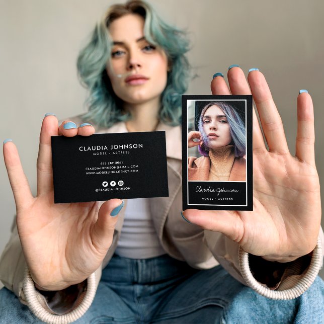 Modern svartvit sångförebild för sångdansare visitkort (Modern white black actor model singer dancer photo)