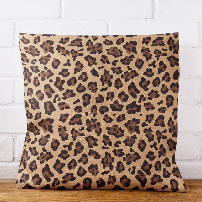 Modern Tan- och Brun Leopardfläck Kudde (Modern Tan and Brown Leopard Spot Outdoor Pillow)