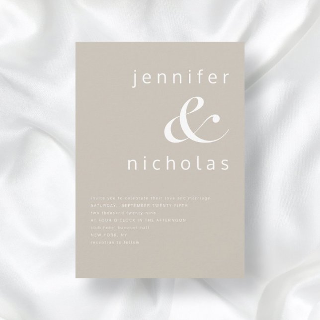 Modern Taupe Et-tecken Bröllop Inbjudningar (Front / Taupe Beige Simple Minimalist Typography Wedding Invitation)